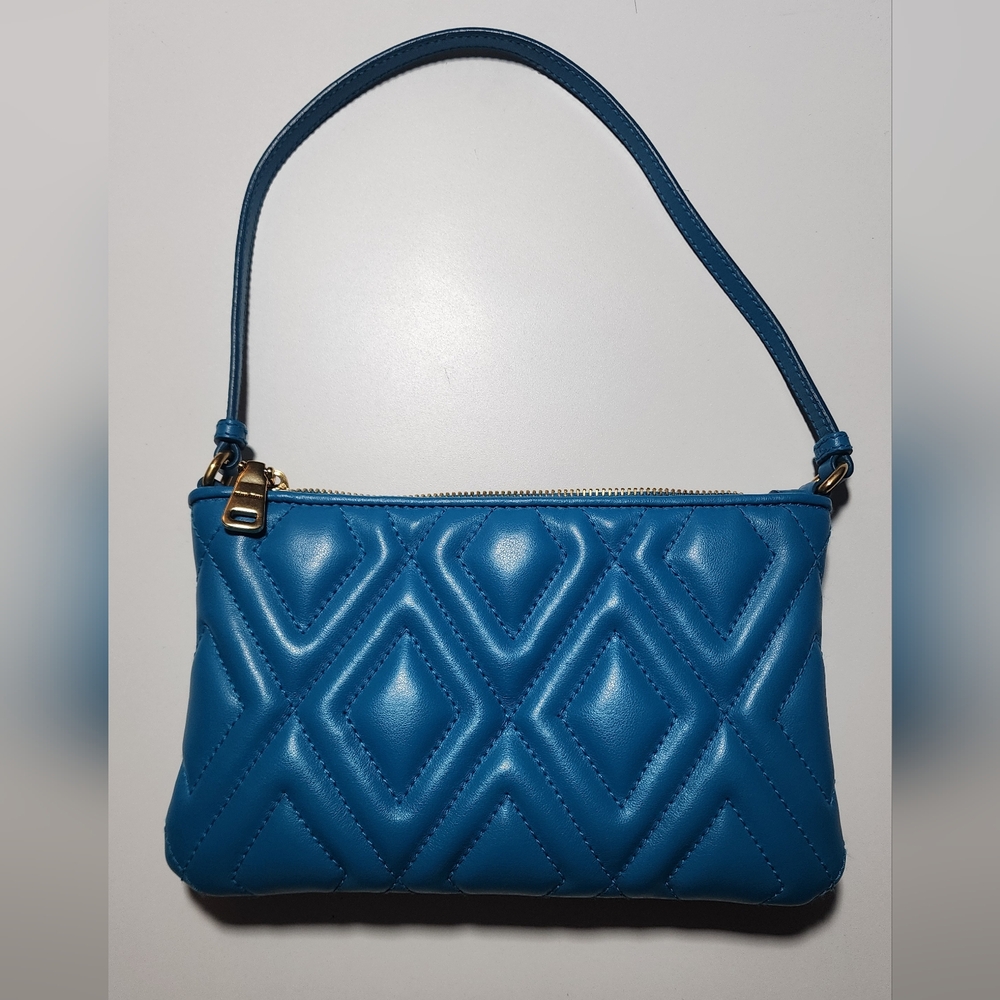 Miu Miu Pochette. Super puffy. - Picture 2 of 16